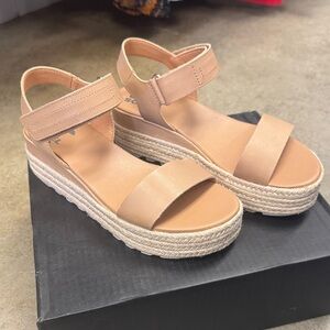 Women's Tan Platform Sandals